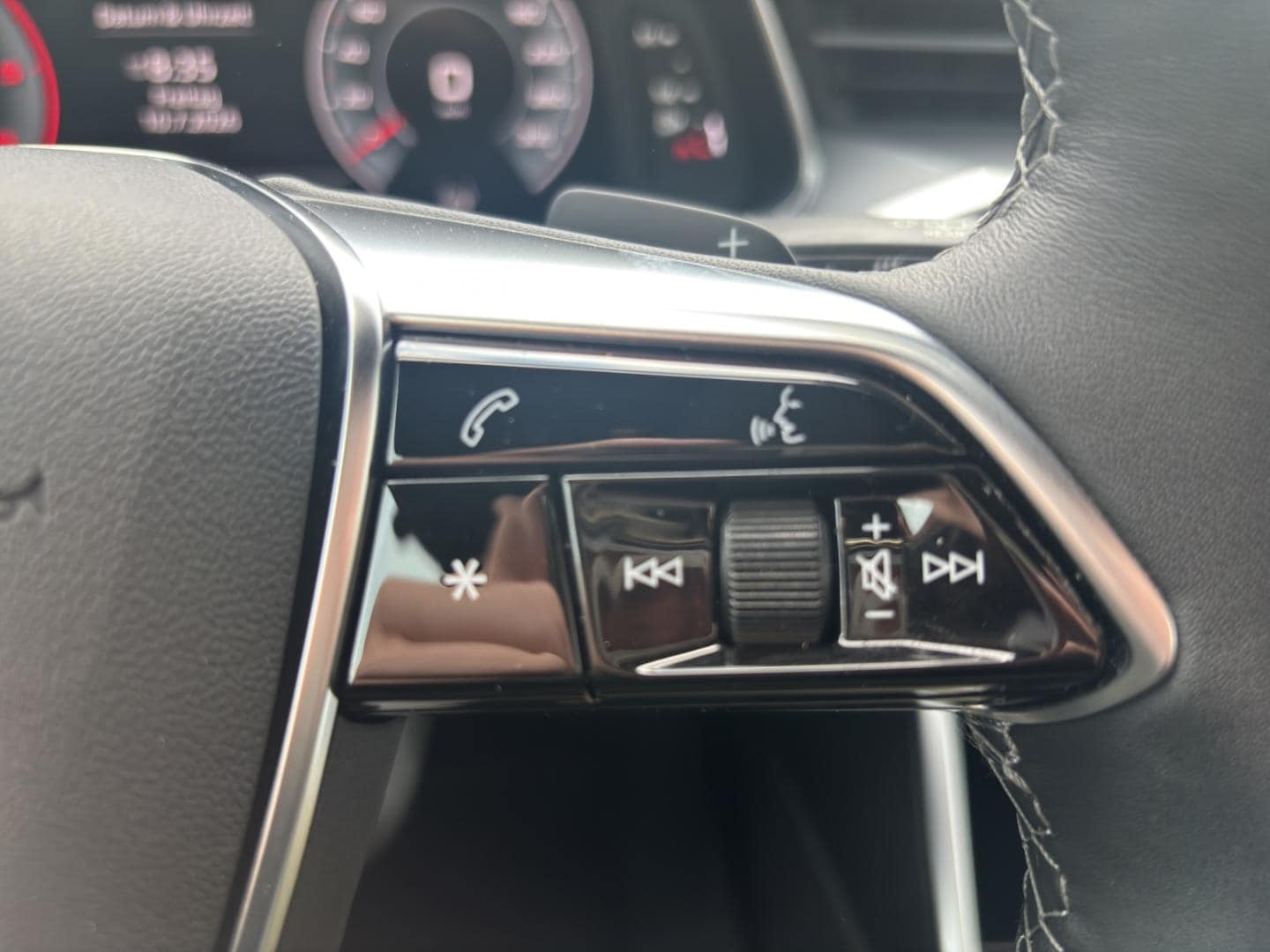 Bild über Audi A6 Avant advanced 45 TDI quattro S tronic - für weitere Informationen kontaktieren Sie den Audi Partner