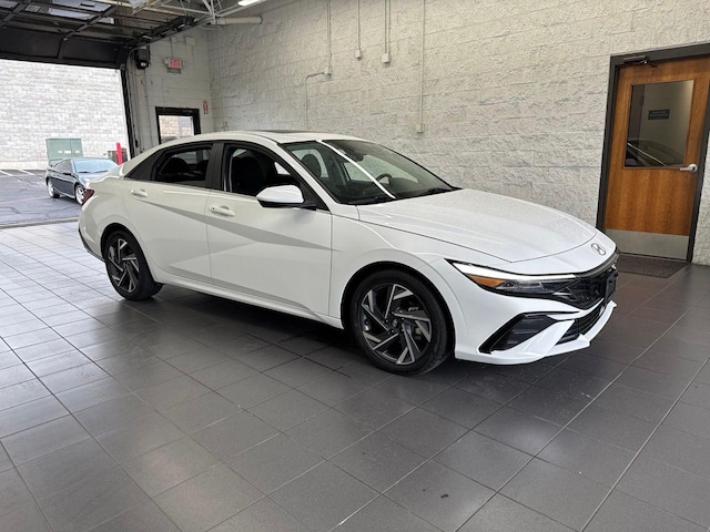 Photo of 2025 Hyundai Elantra 