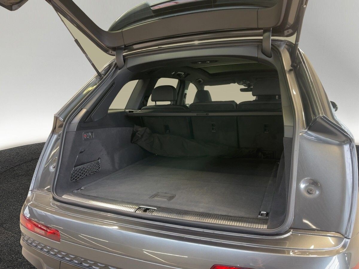 Image about Audi SQ7 SUV TFSI quattro tiptronic