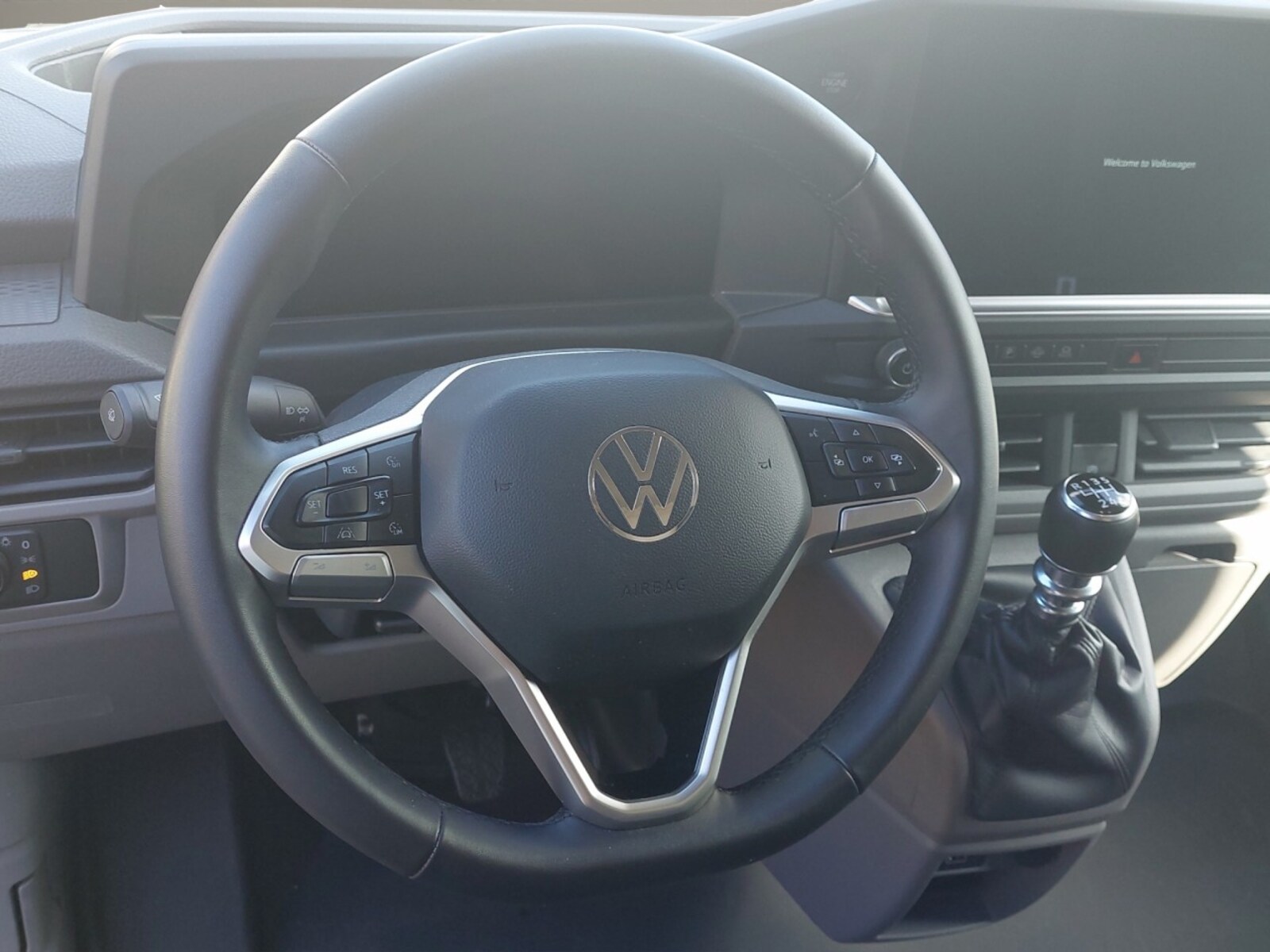 Volkswagen Transporter Kasten kurzer Radstand – Bild 10