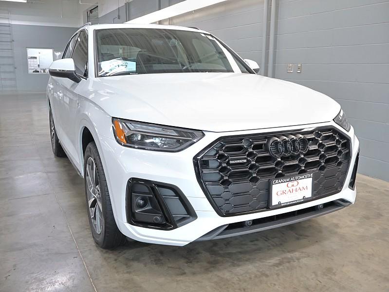 2024 Audi Q5 45 Premium's photo