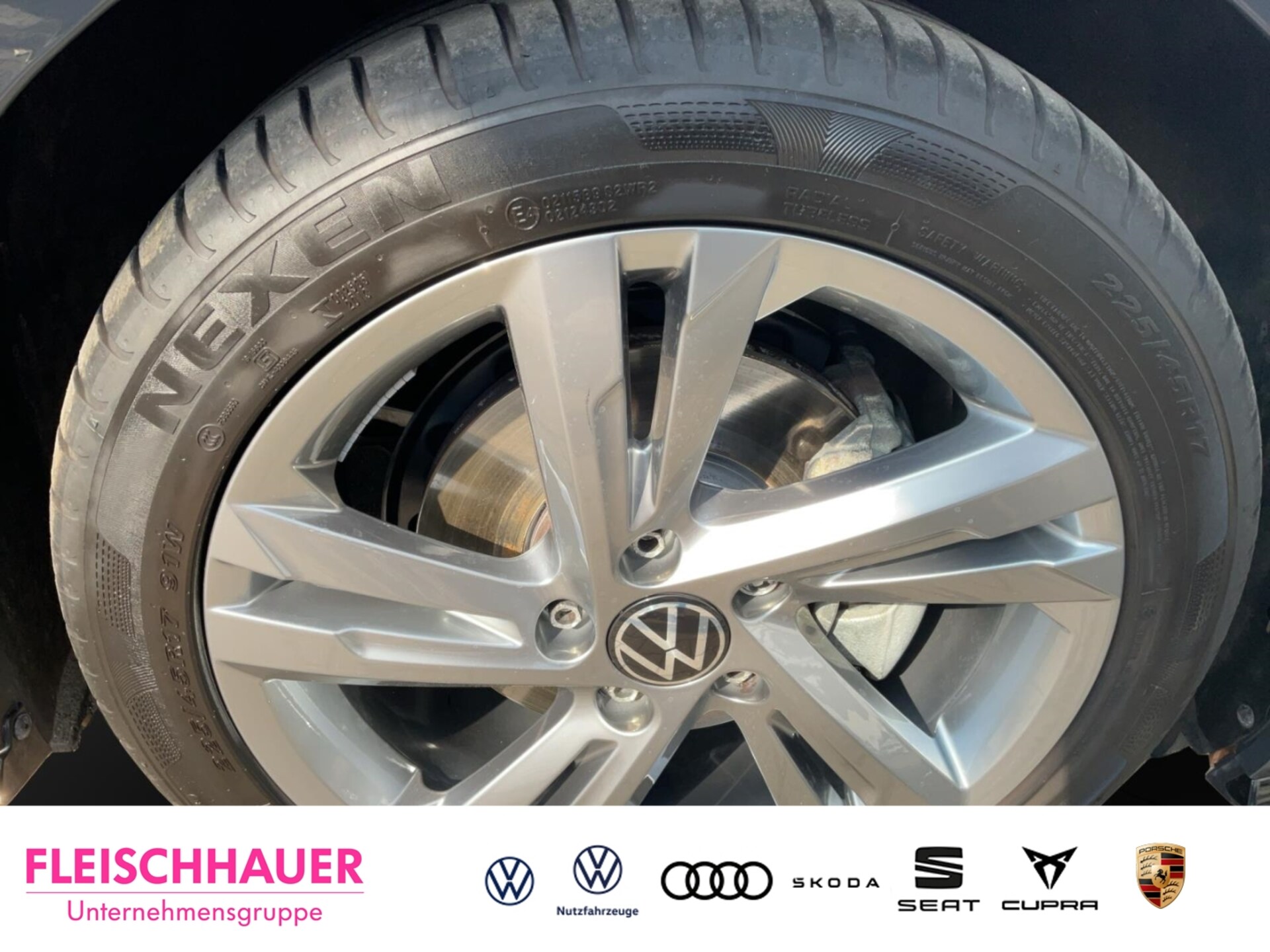 Volkswagen Golf R-Line
