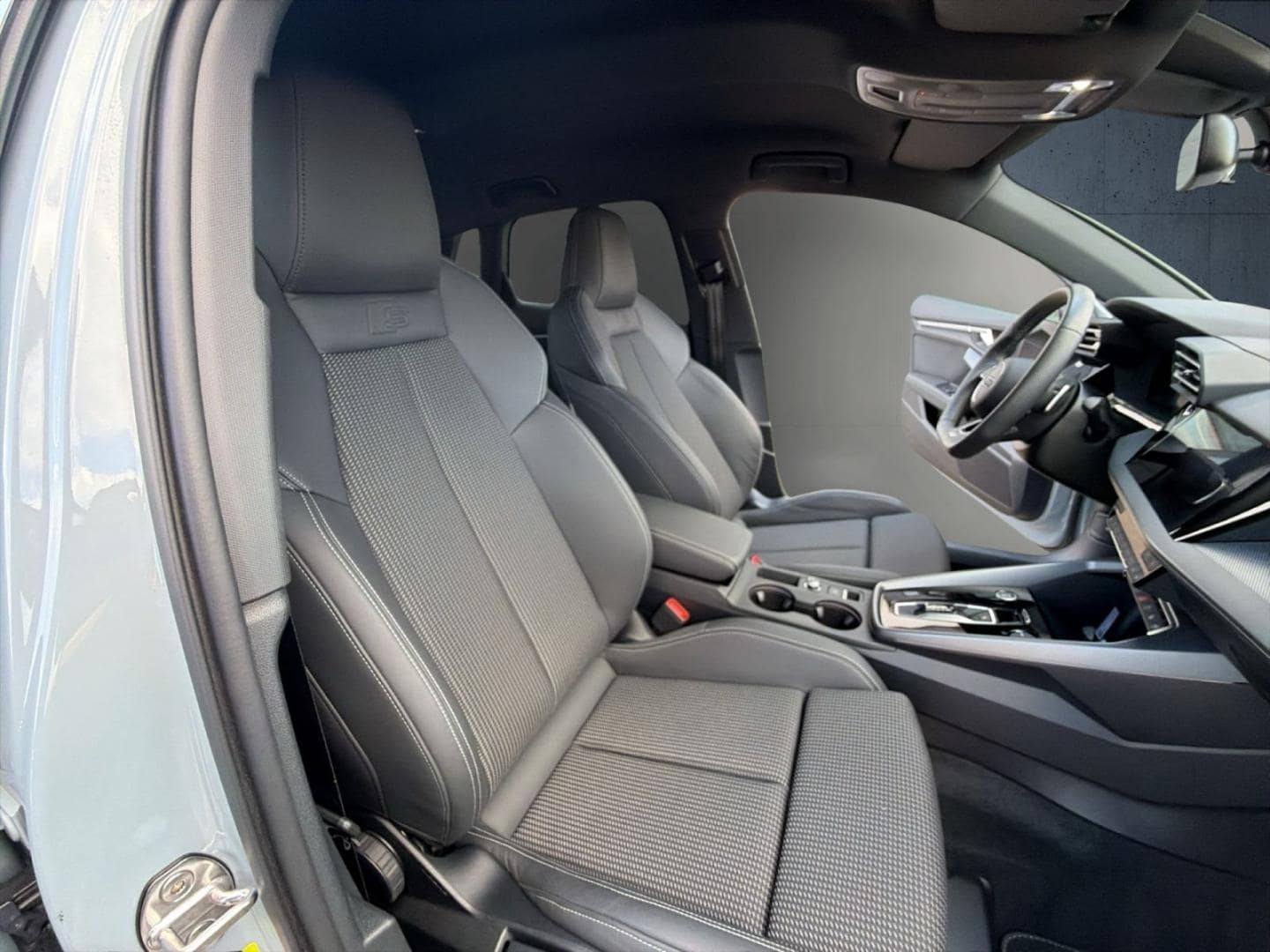 Bild über Audi A3 Sportback 35 TFSI S tronic - für weitere Informationen kontaktieren Sie den Audi Partner