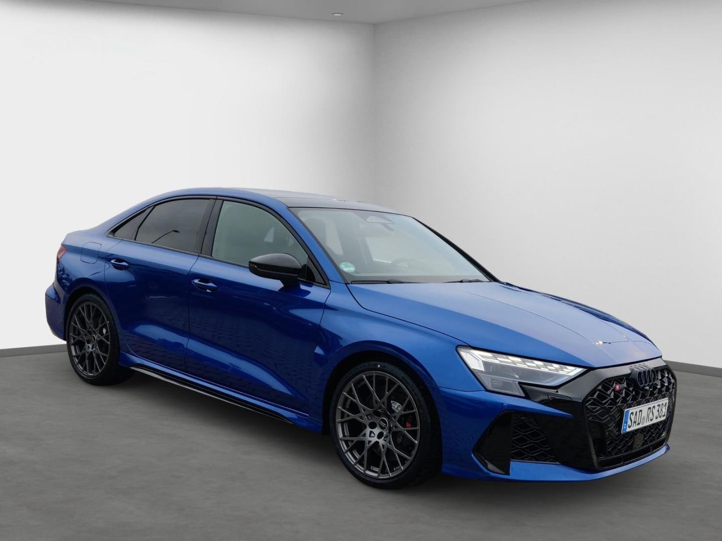 Bild über Audi RS 3 Limousine TFSI quattro 294 kW S tronic - für weitere Informationen kontaktieren Sie den Audi Partner