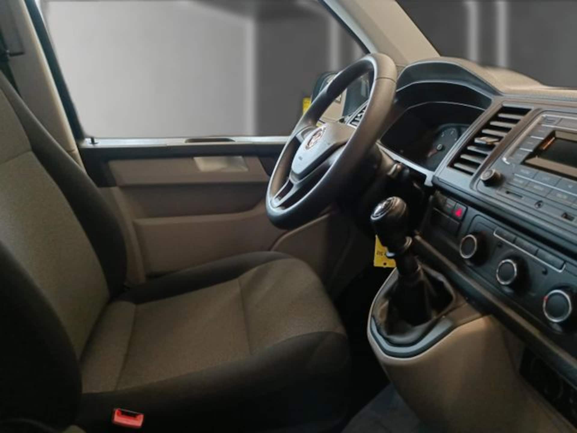 Volkswagen T6 Transporter Kombi langer Radstand