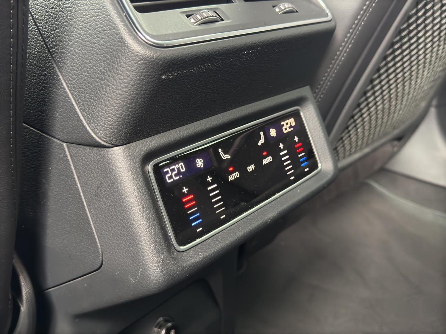 Image about Audi e-tron Attraction advanced 50 quattro 230,00 kW