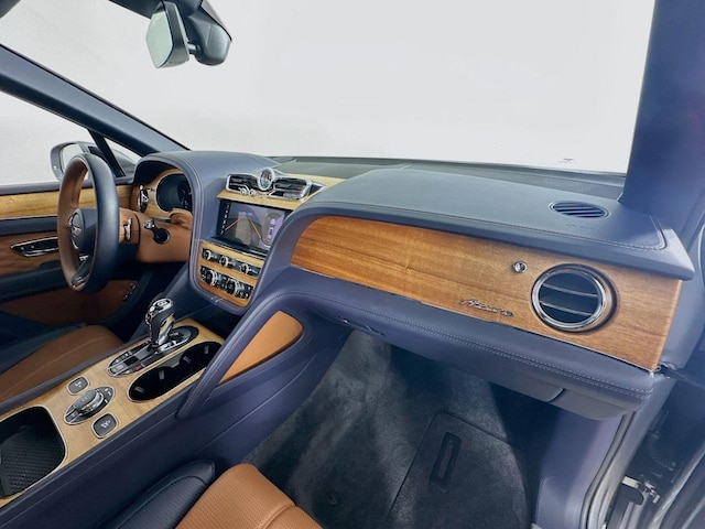 2023 Bentley Bentayga EWB