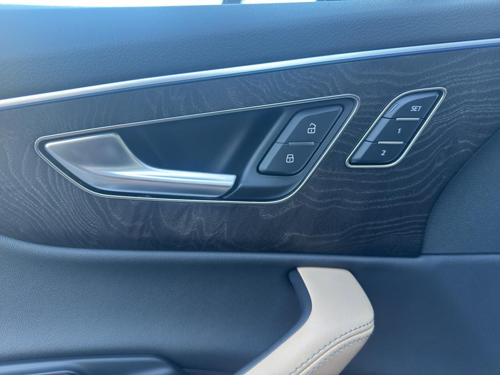 2025 Audi Q7 Premium Plus - Photo 8