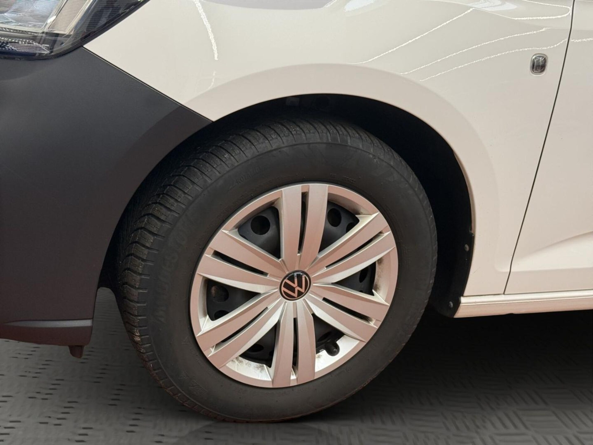 Volkswagen Caddy Maxi Basis-Modell