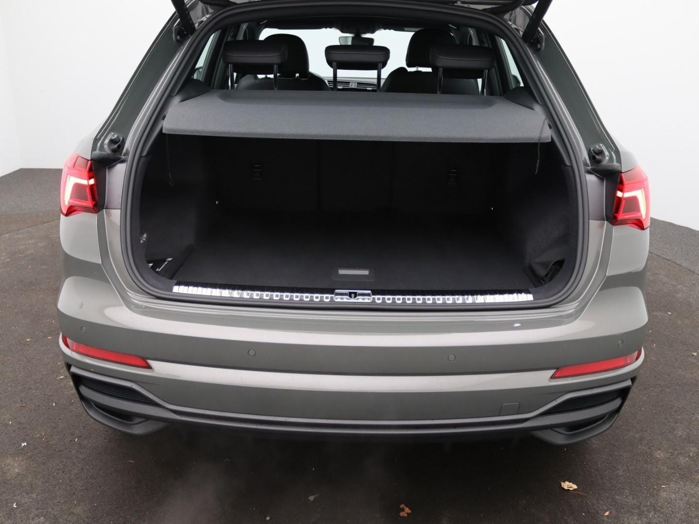 Bild über Audi Q3 S line 35 TFSI S tronic - für weitere Informationen kontaktieren Sie den Audi Partner