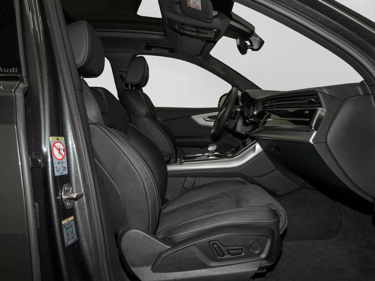 Image about Audi Q7 SUV TFSI e S line 55 TFSI e quattro tiptronic