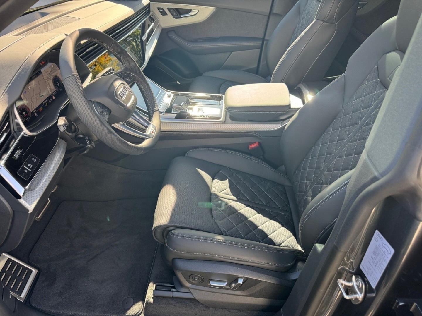 Bild über Audi Q8 SUV S line business TDI quattro 210 kW tiptronic - für weitere Informationen kontaktieren Sie den Audi Partner