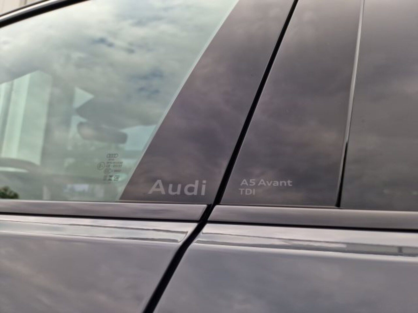 Bild über Audi A5 Avant TDI 150 kW S tronic - für weitere Informationen kontaktieren Sie den Audi Partner