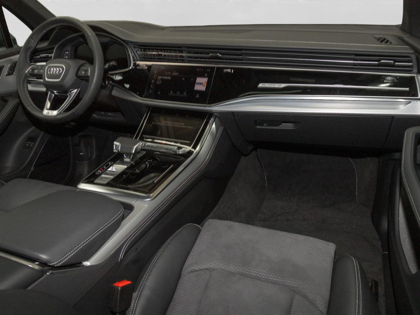 Image about Audi Q7 SUV TFSI e S line 55 TFSI e quattro tiptronic