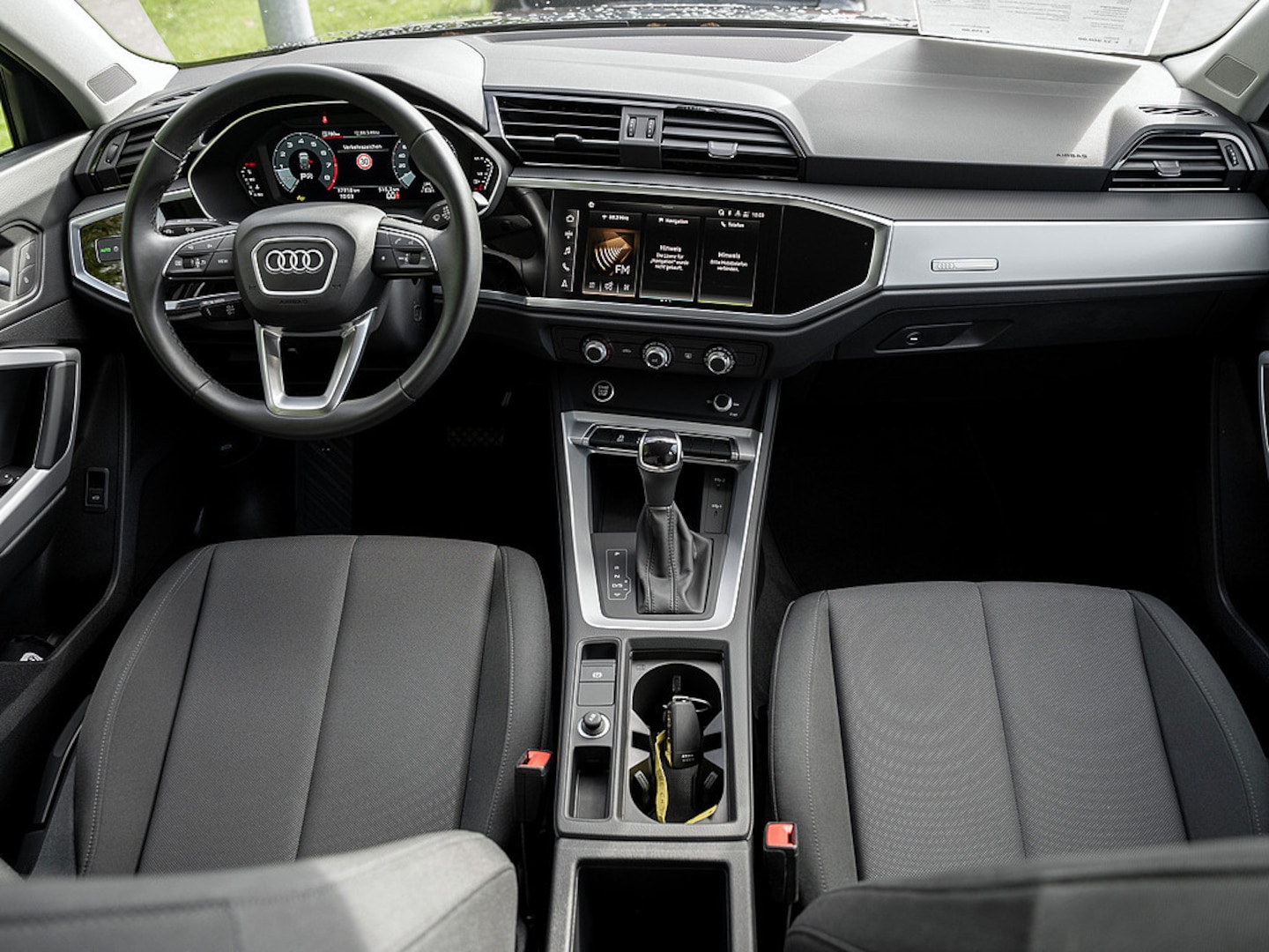 Bild über Audi Q3 S line 35 TFSI S tronic - für weitere Informationen kontaktieren Sie den Audi Partner