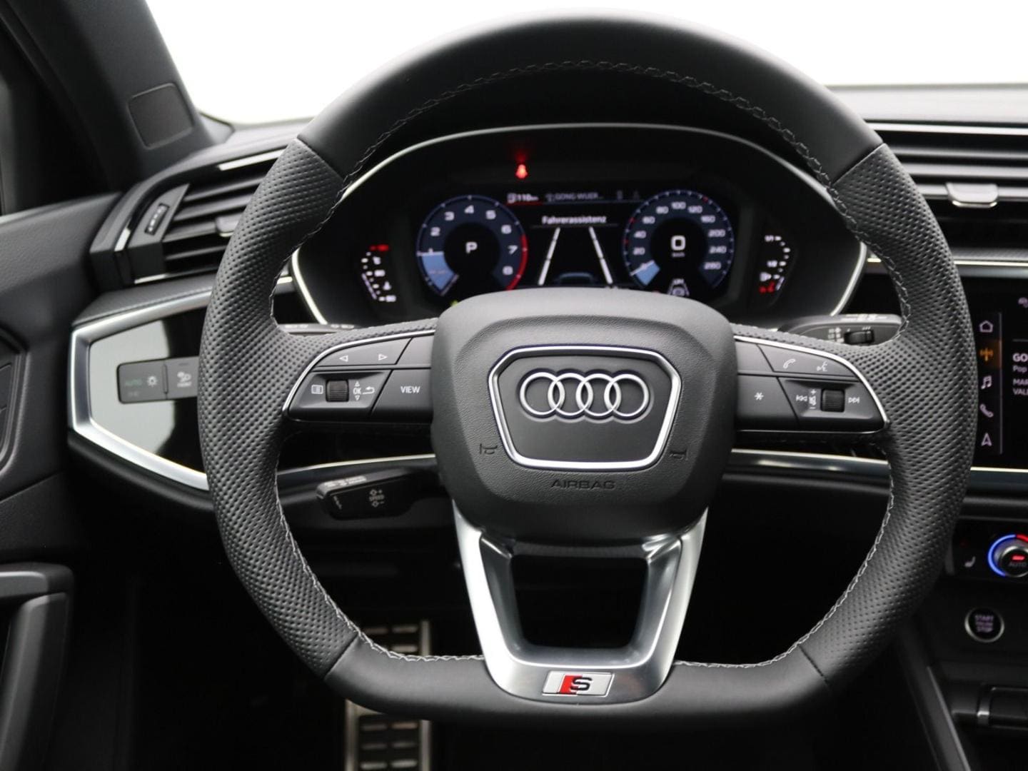 Bild über Audi Q3 S line 35 TFSI S tronic - für weitere Informationen kontaktieren Sie den Audi Partner