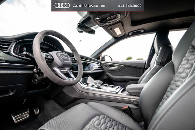 2025 Audi RS Q8 SUV performance