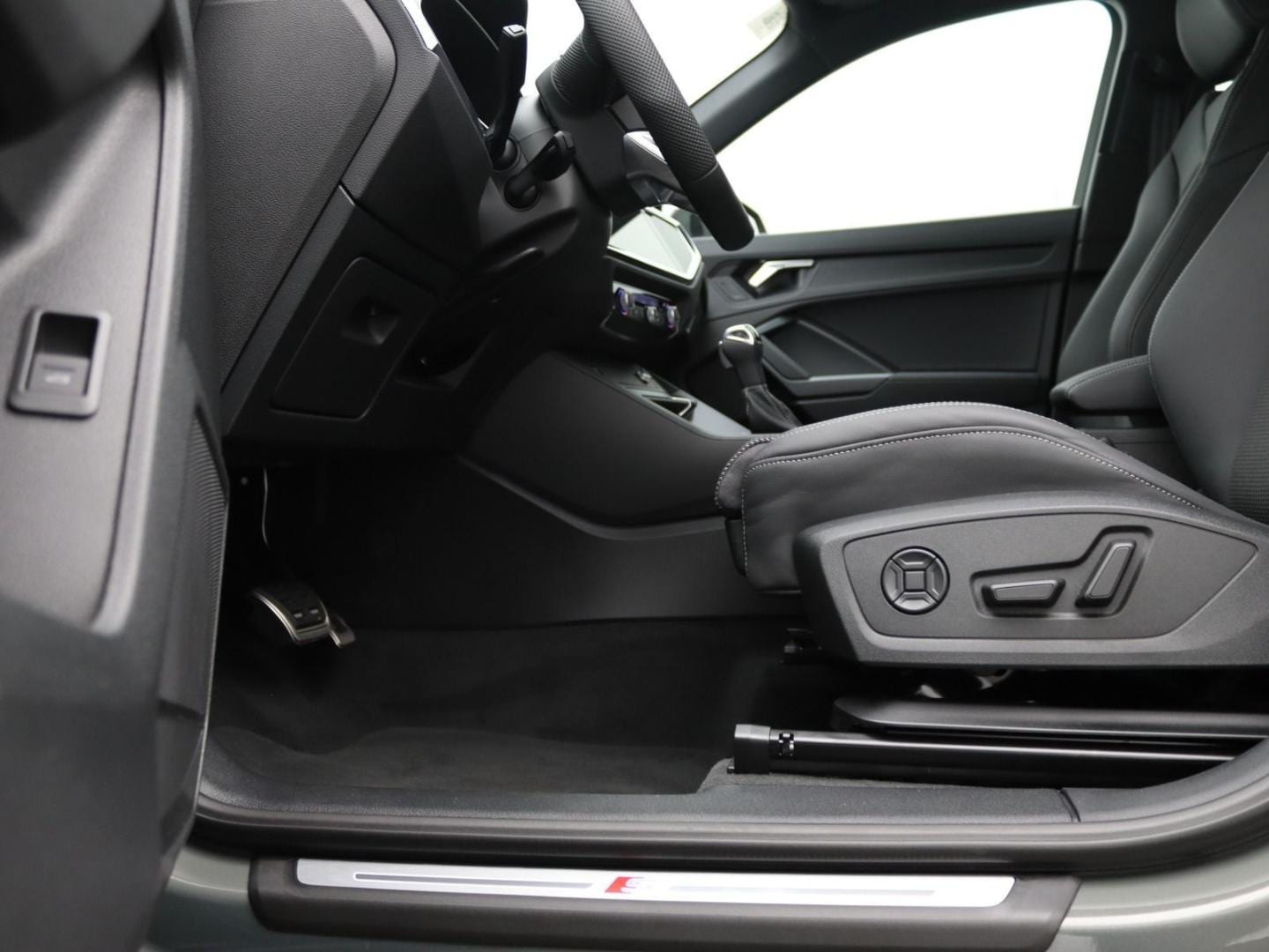 Bild über Audi Q3 S line 35 TFSI S tronic - für weitere Informationen kontaktieren Sie den Audi Partner
