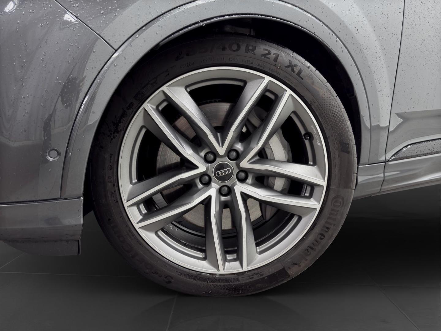 Image about Audi Q7 SUV TFSI e S line 55 TFSI e quattro tiptronic