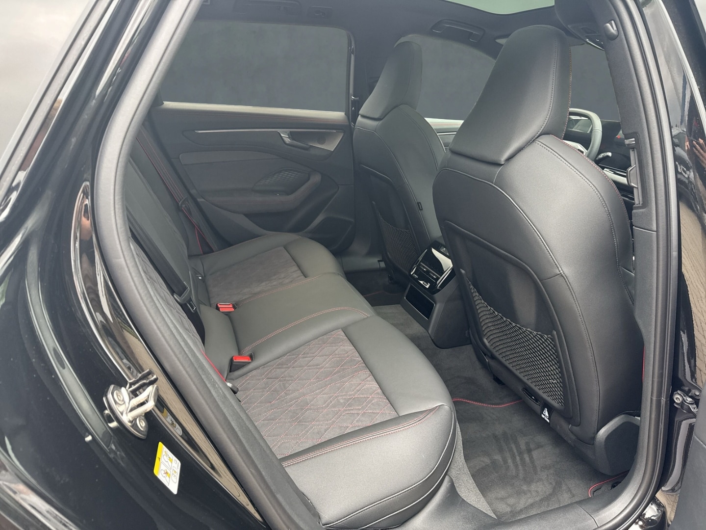 Bild über Audi A6 Avant TFSI quattro 270 kW S tronic - für weitere Informationen kontaktieren Sie den Audi Partner