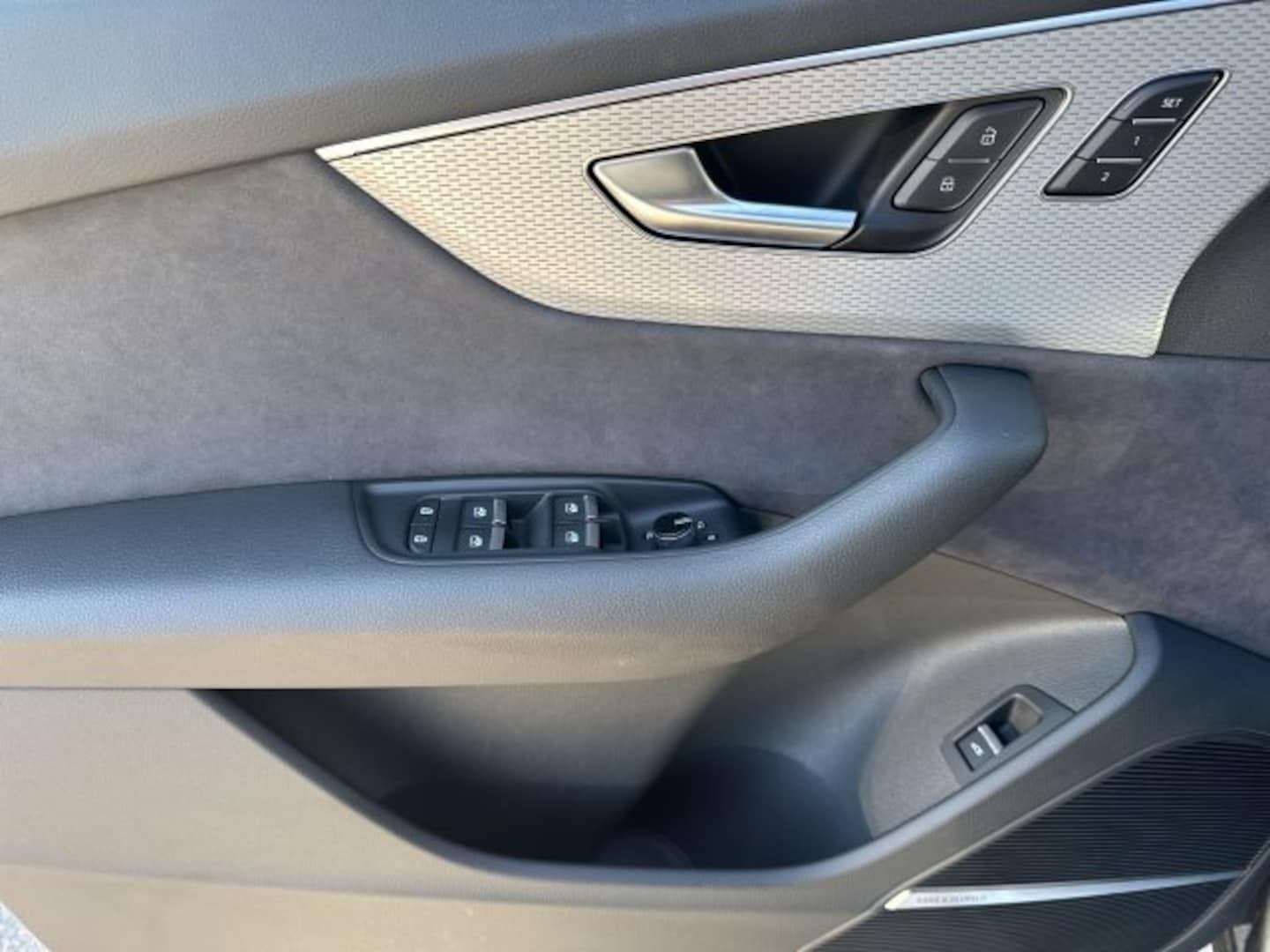 Bild über Audi SQ7 SUV TFSI quattro 373 kW tiptronic - für weitere Informationen kontaktieren Sie den Audi Partner