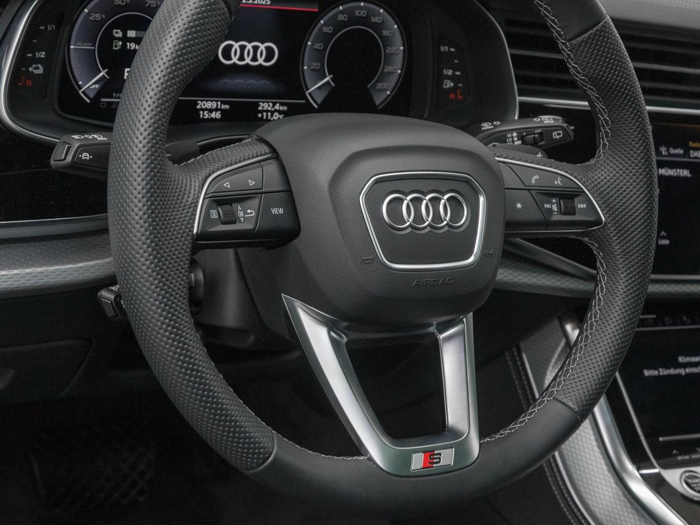 Image about Audi Q7 SUV TFSI e S line 55 TFSI e quattro tiptronic