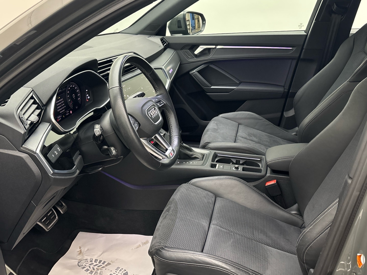 Bild über Audi Q3 S line 35 TFSI S tronic - für weitere Informationen kontaktieren Sie den Audi Partner