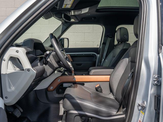 2024 Land Rover Defender SE - Photo 17