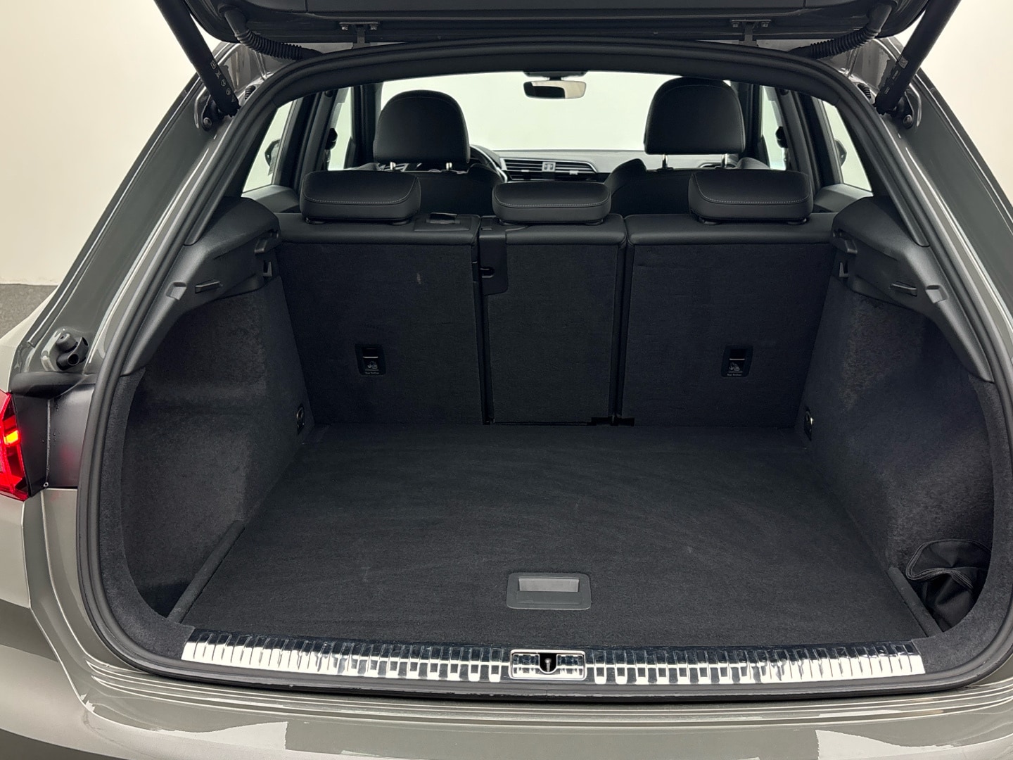 Bild über Audi Q3 S line 35 TFSI S tronic - für weitere Informationen kontaktieren Sie den Audi Partner