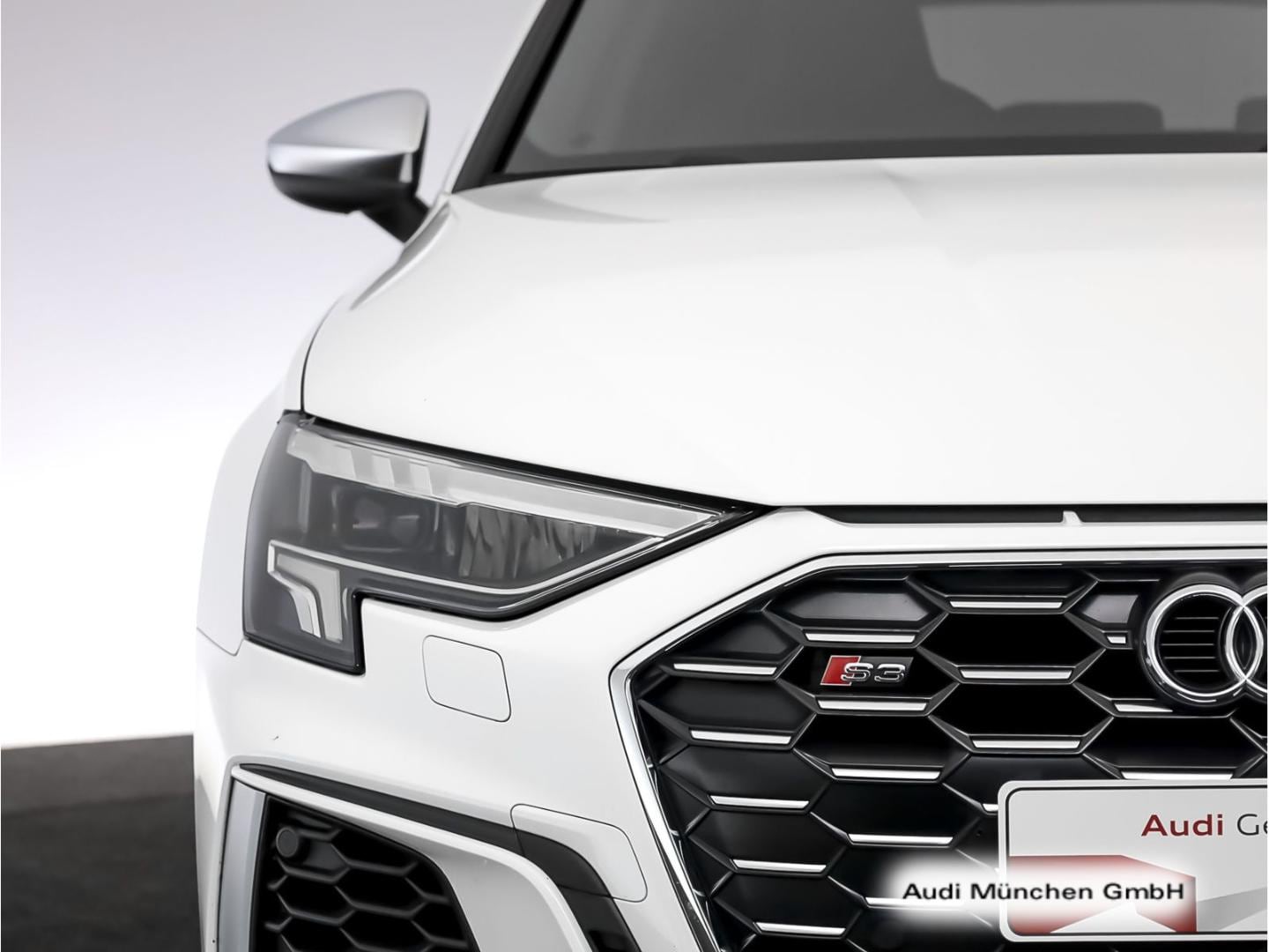 Bild über Audi S3 Sportback TFSI quattro S tronic - für weitere Informationen kontaktieren Sie den Audi Partner