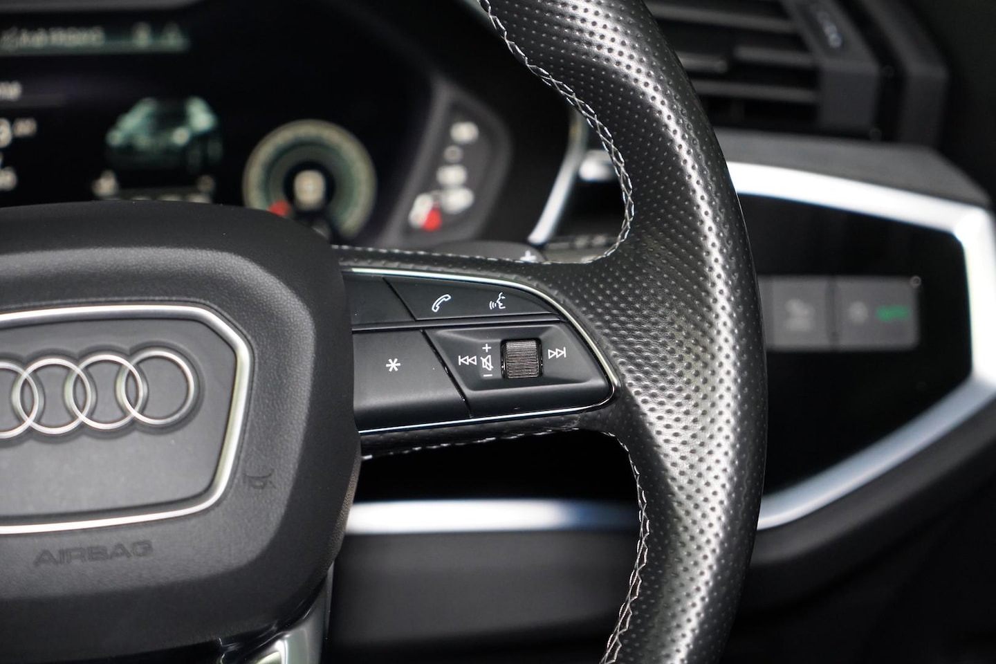 Image about Audi Q3 40 TFSI quattro S tronic