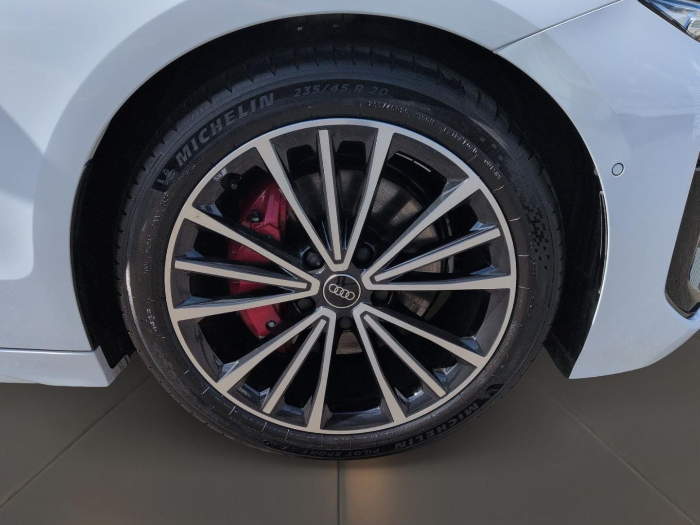 Bild über Audi A6 Avant e-tron e-tron performance - für weitere Informationen kontaktieren Sie den Audi Partner
