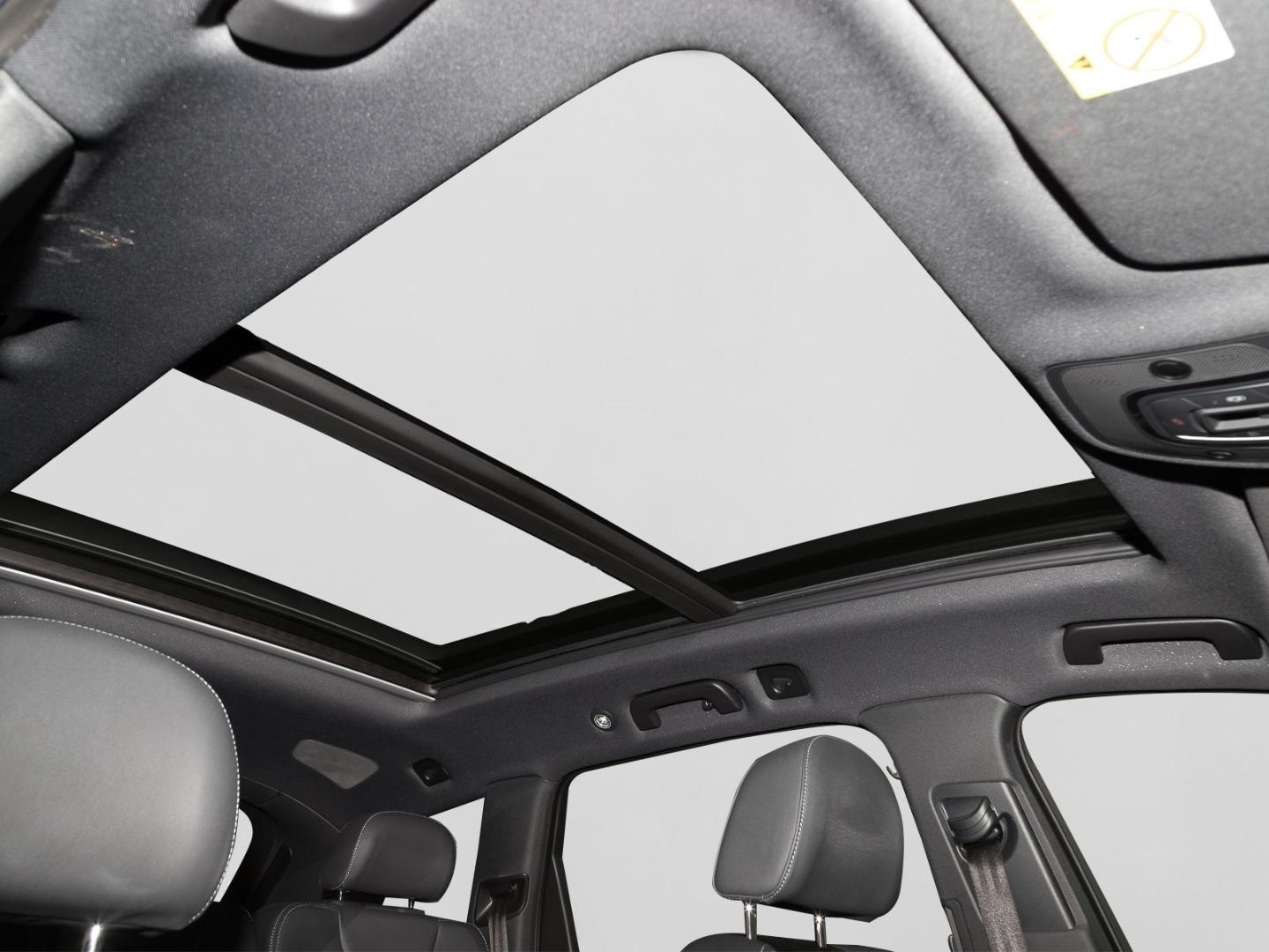 Image about Audi Q7 SUV TFSI e S line 55 TFSI e quattro tiptronic