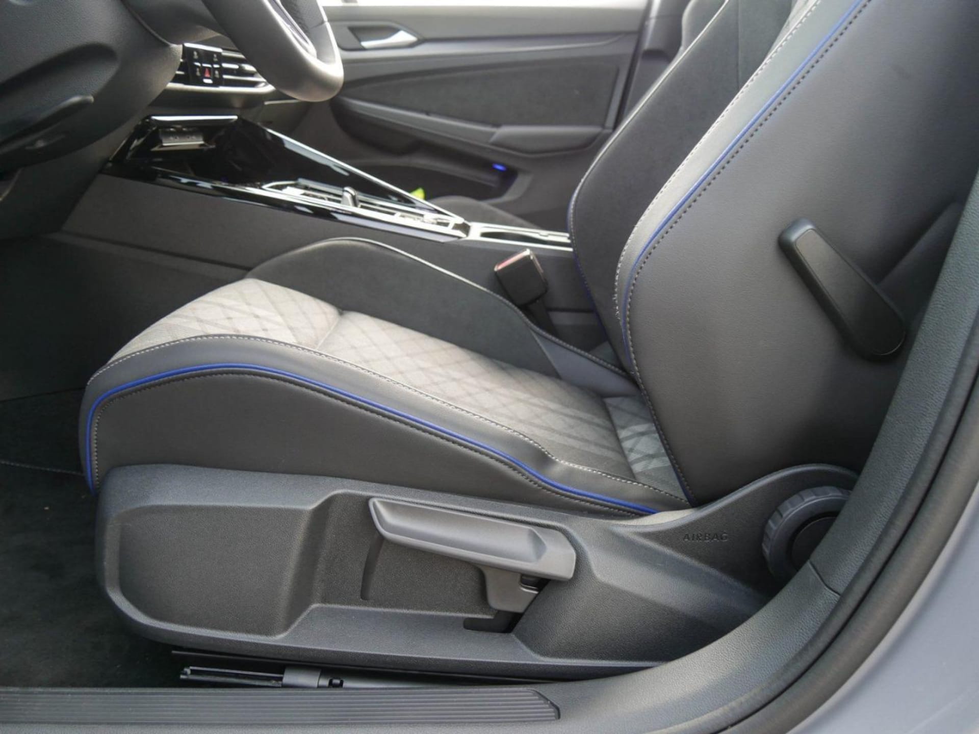 Volkswagen Golf R-Line
