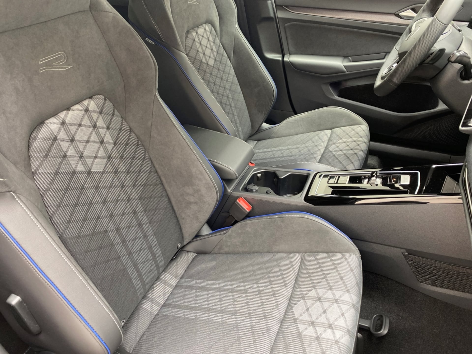 Volkswagen Golf R-Line