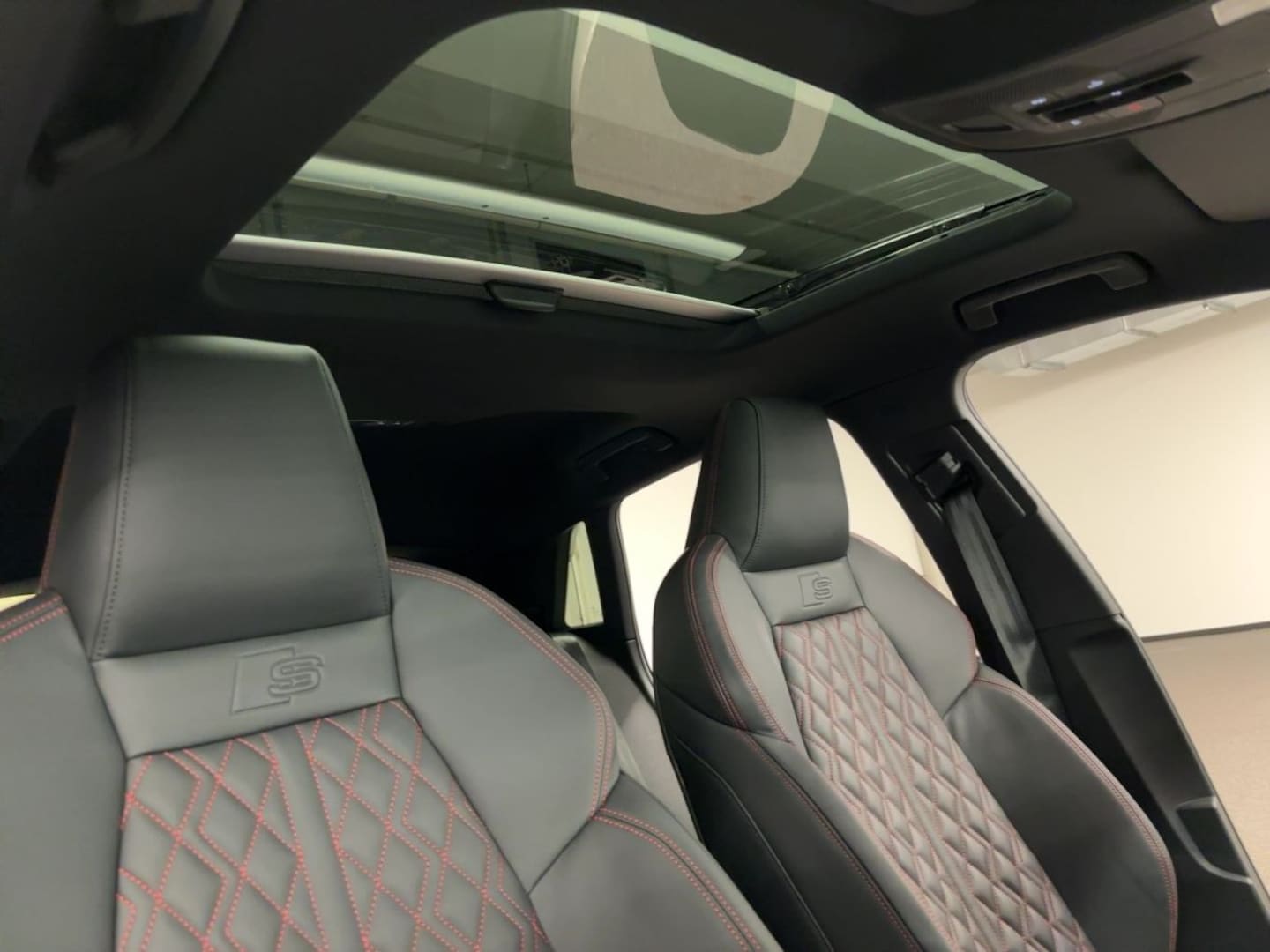Bild über Audi S3 Sportback TFSI quattro S tronic - für weitere Informationen kontaktieren Sie den Audi Partner