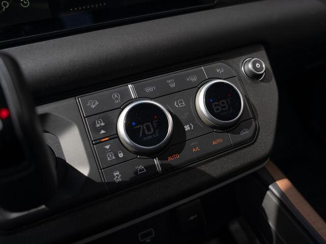 2024 Land Rover Defender SE - Photo 26