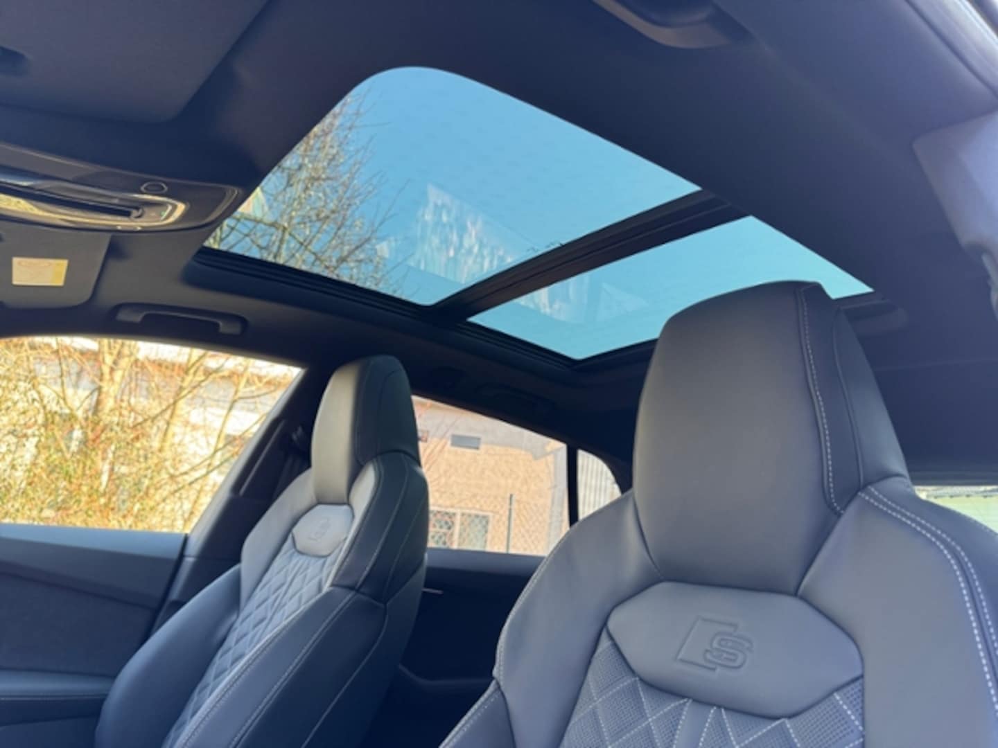 Bild über Audi Q8 SUV S line business TDI quattro 210 kW tiptronic - für weitere Informationen kontaktieren Sie den Audi Partner