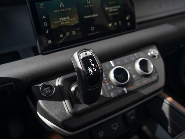 2024 Land Rover Defender SE - Photo 27