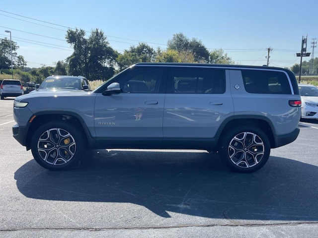 2023 Rivian R1S
