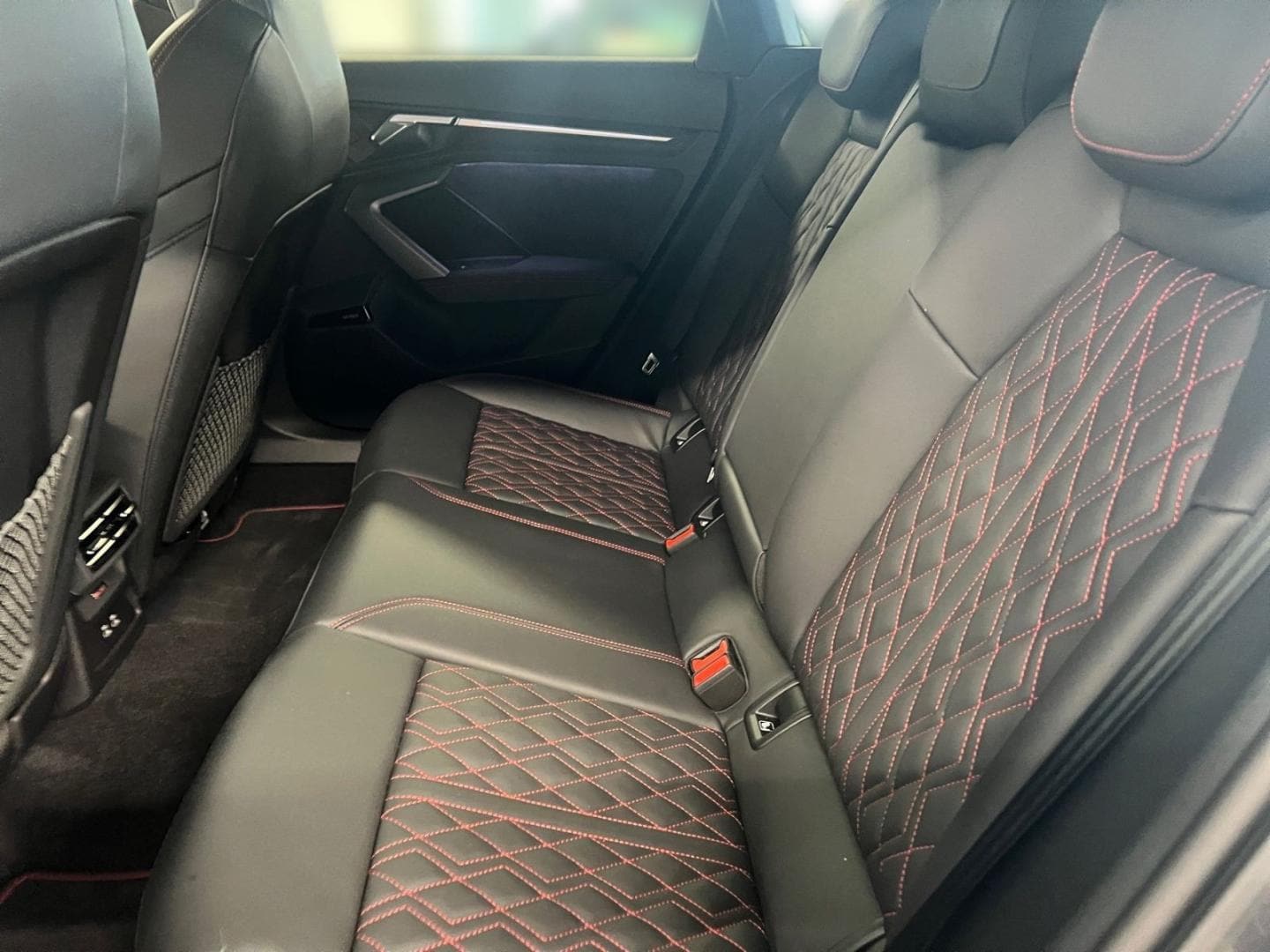 Bild über Audi S3 Sportback TFSI quattro S tronic - für weitere Informationen kontaktieren Sie den Audi Partner