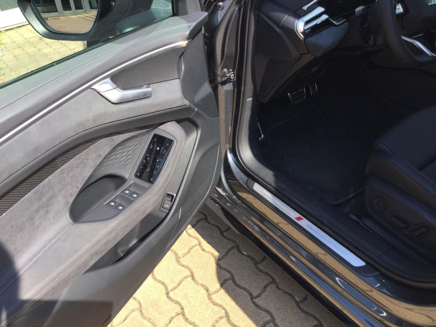 Image about Audi A6 Avant Edition one Bianco Ghiaccio o Grigio Daytona TDI quattro 150 kWS tronic