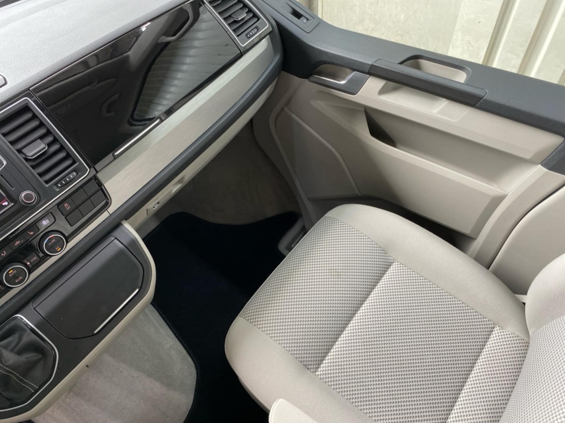 Volkswagen T6 California Beach