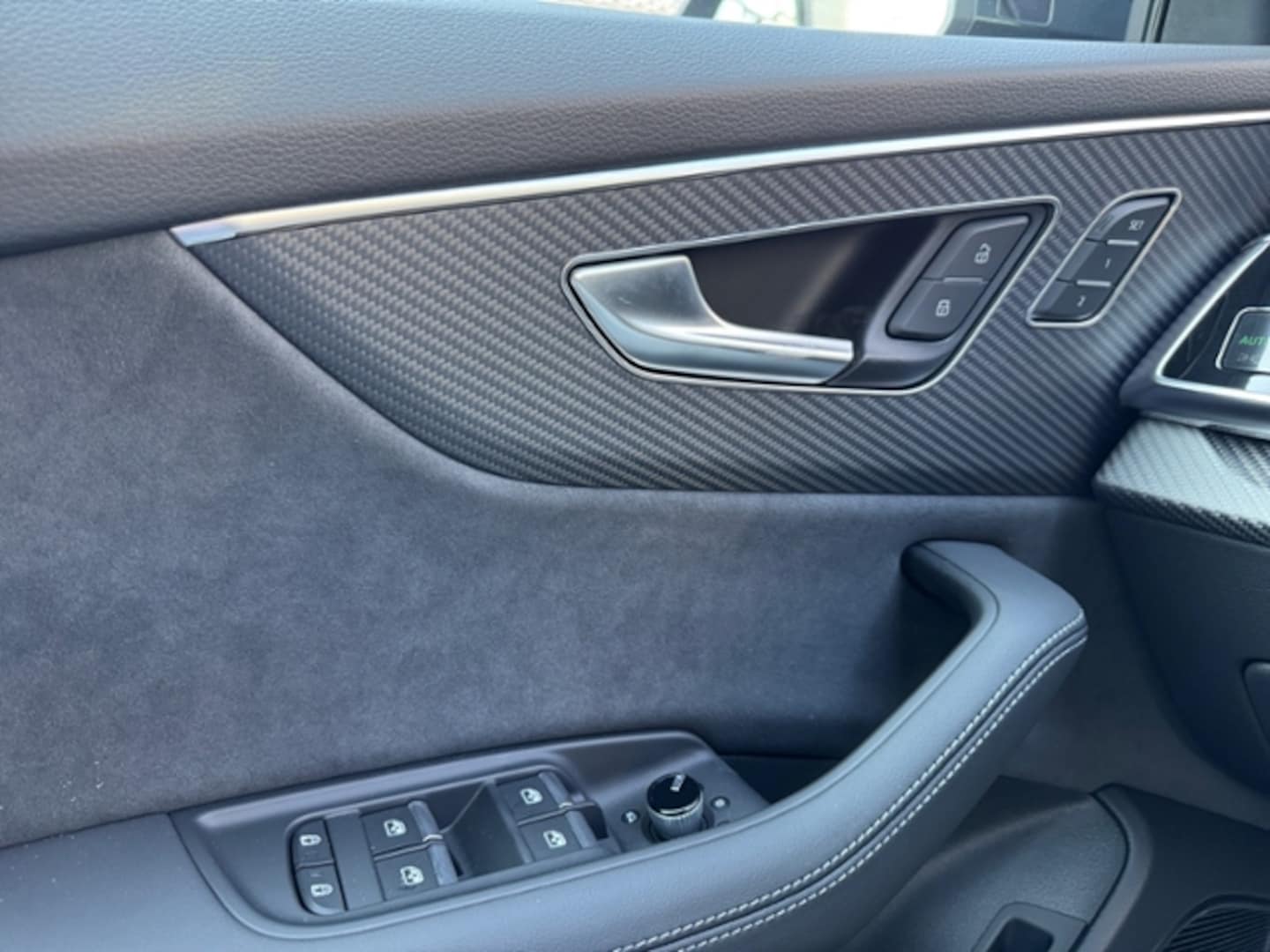 Bild über Audi Q8 SUV S line business TDI quattro 210 kW tiptronic - für weitere Informationen kontaktieren Sie den Audi Partner