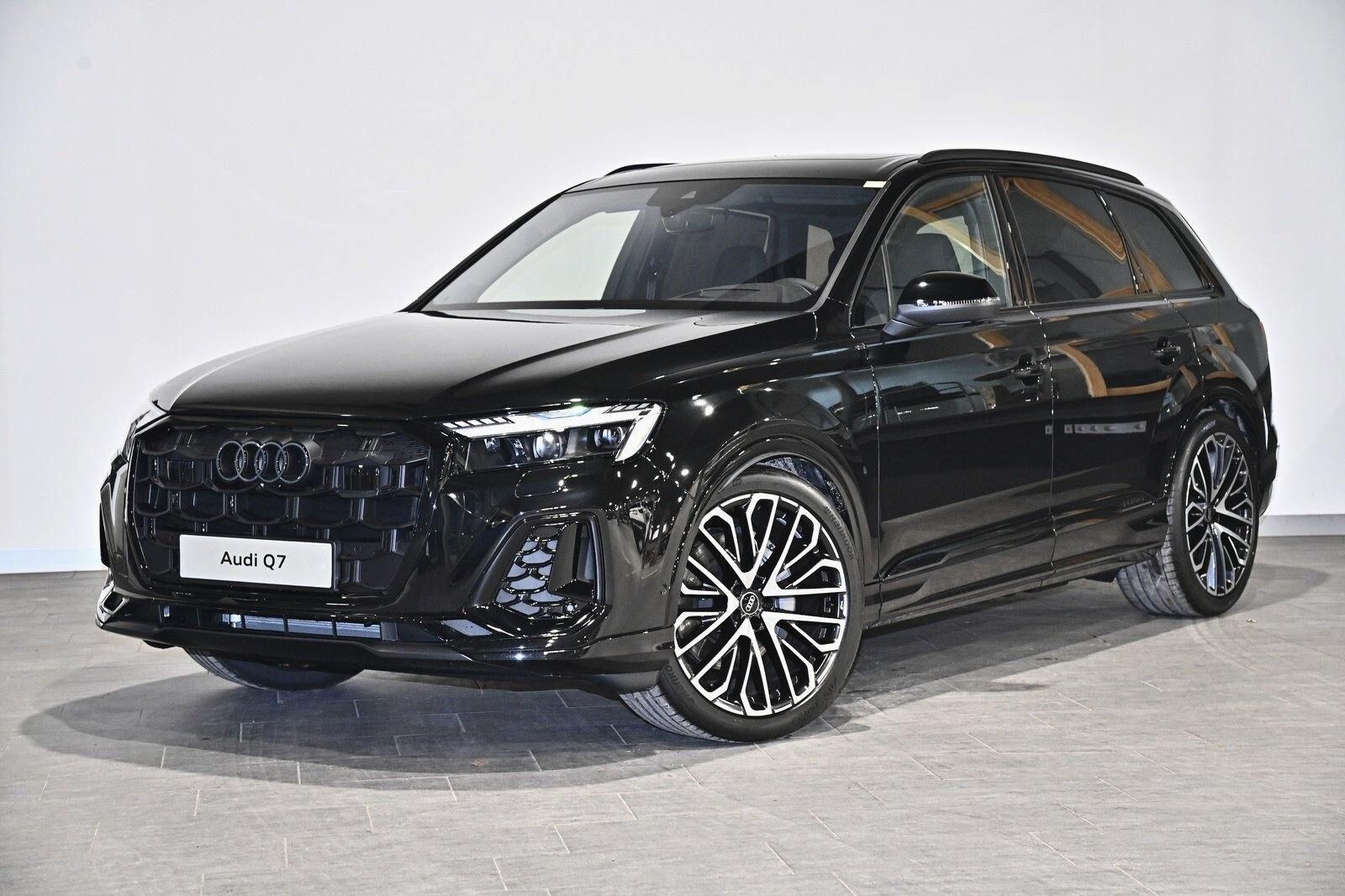 Image about Audi Q7 SUV S line 50 TDI quattro tiptronic