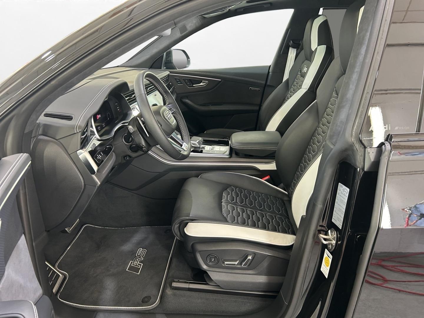 Bild über Audi RS Q8 SUV TFSI quattro tiptronic - für weitere Informationen kontaktieren Sie den Audi Partner