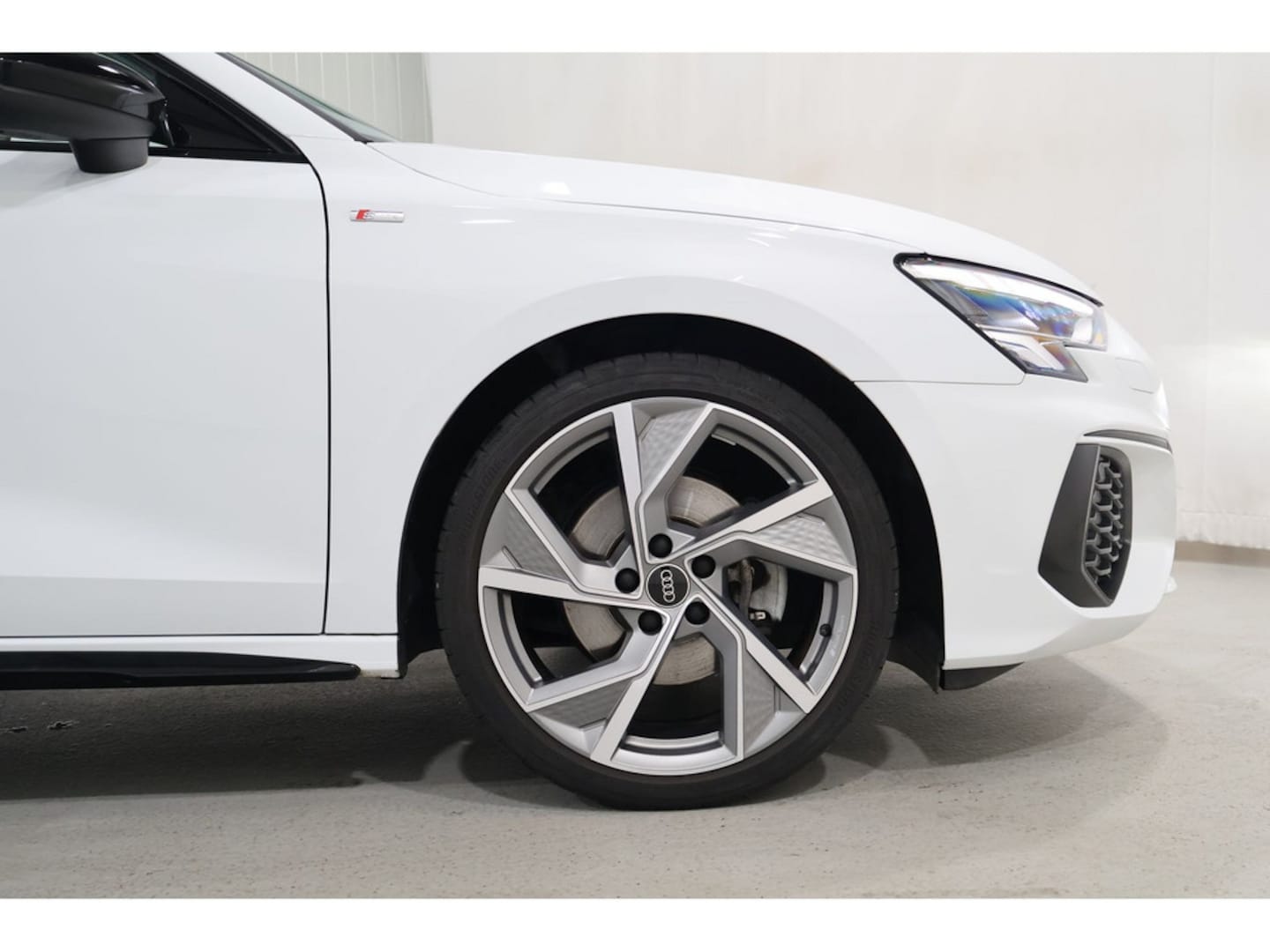 Bild über Audi A3 Sportback S line 35 TDI S tronic - für weitere Informationen kontaktieren Sie den Audi Partner