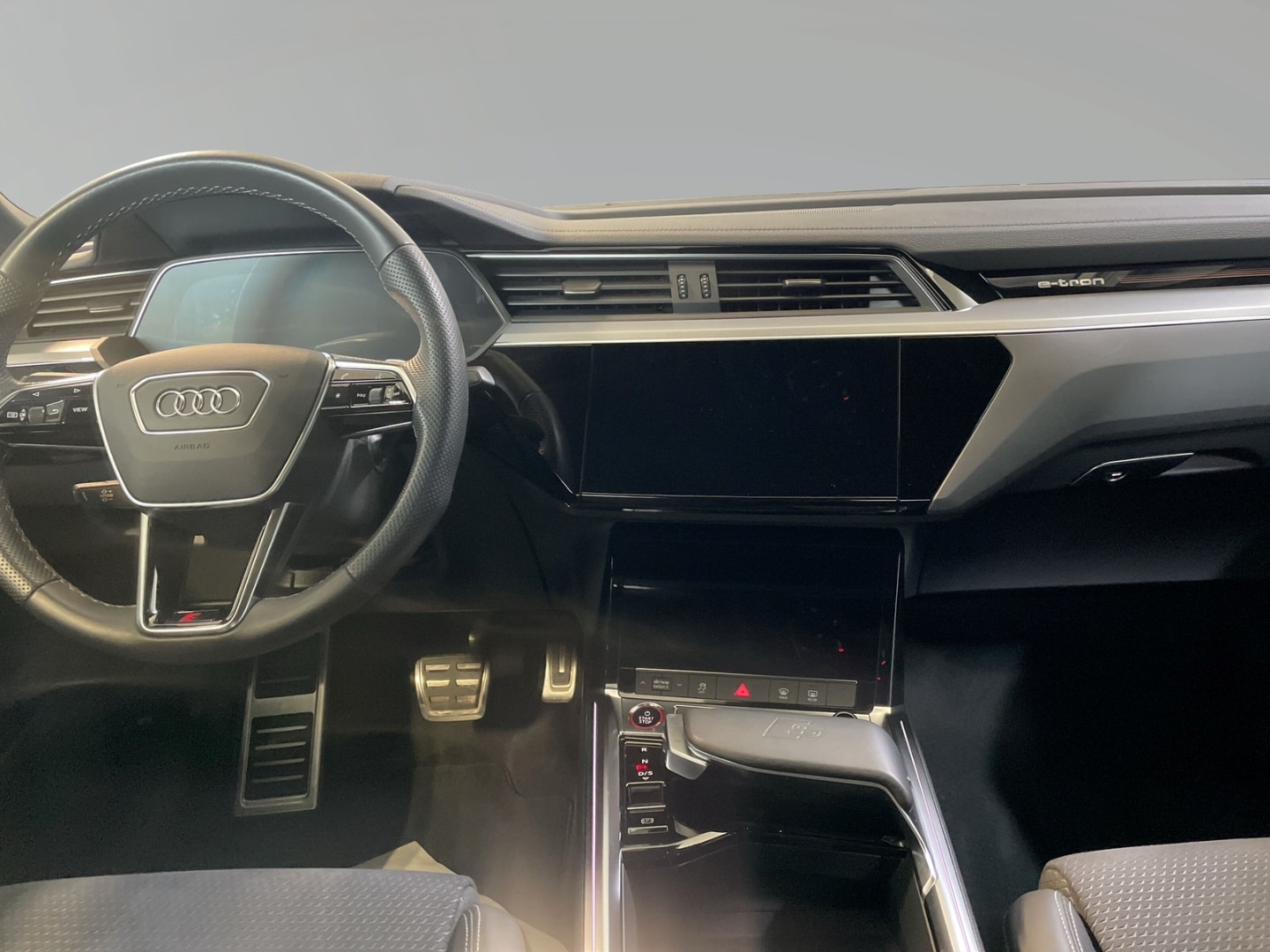 Bild über Audi SQ8 Sportback e-tron e-tron quattro - für weitere Informationen kontaktieren Sie den Audi Partner