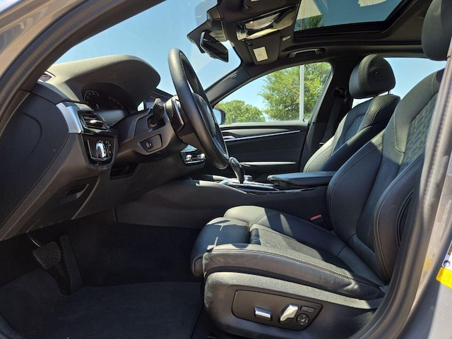2023 BMW 5 Series 530i - Photo 16