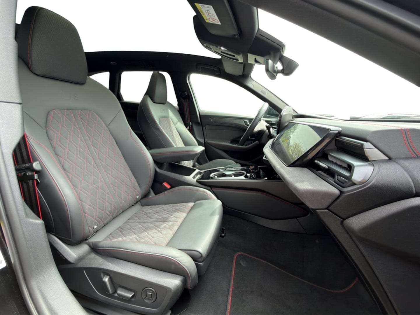 Bild über Audi A6 Avant TFSI quattro 270 kW S tronic - für weitere Informationen kontaktieren Sie den Audi Partner